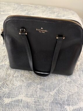 Kate spade handbag - comes with crossbody strap